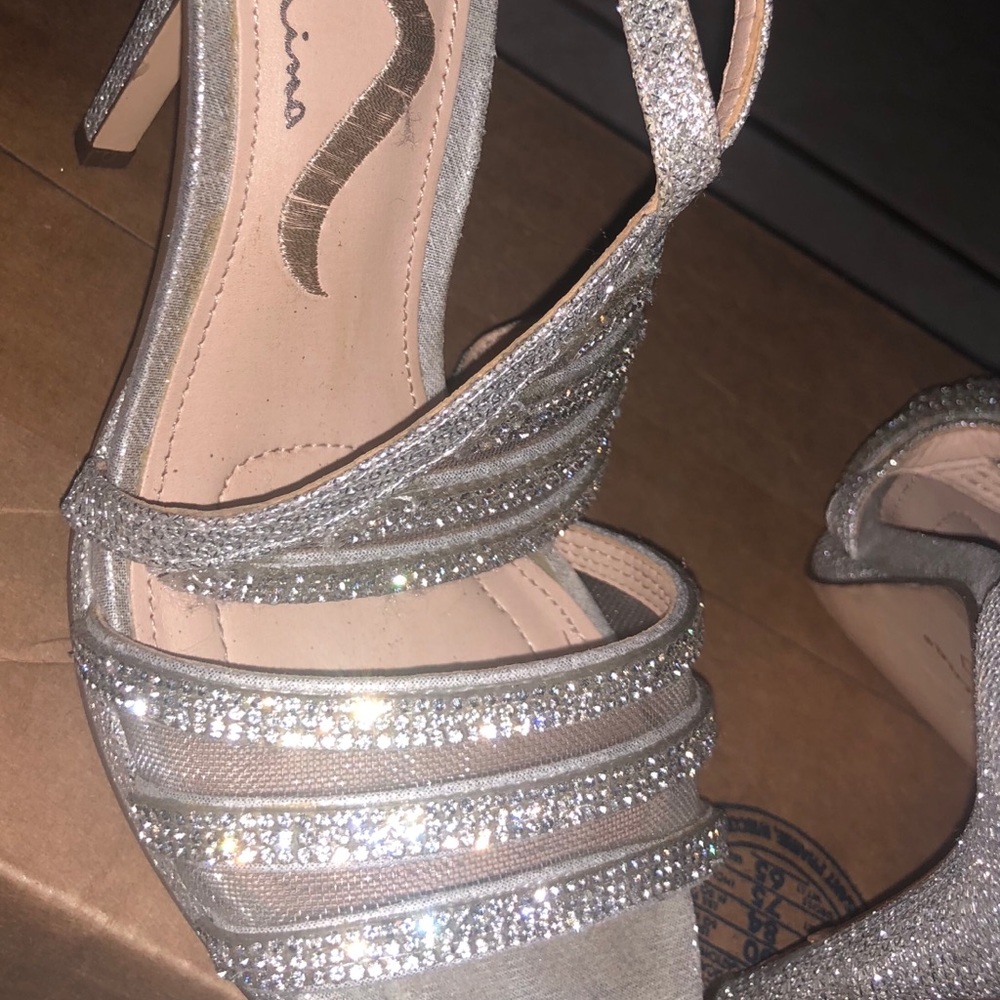 GORGEOUS SHEER SILVER RHINESTONE STILETTOS SIZE 6